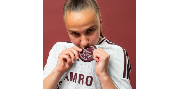 AFC Ajax Nieuw seizoen tweede uitshirt